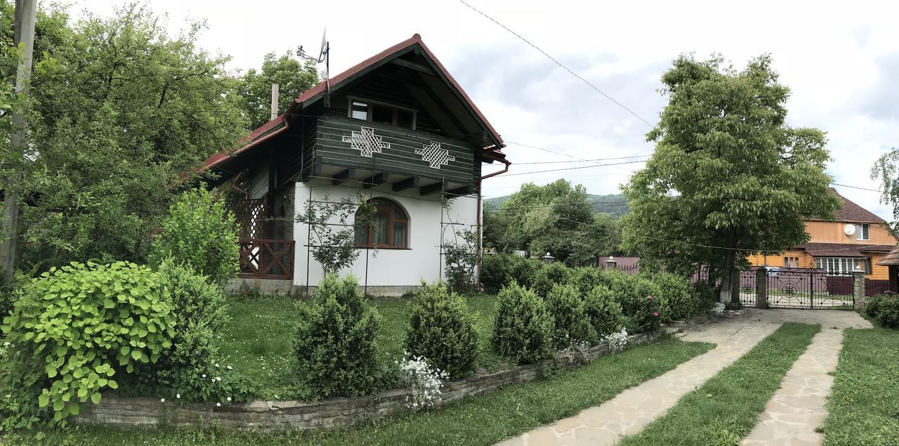 Cottage Shchaslyvyi Yaremche Exterior photo